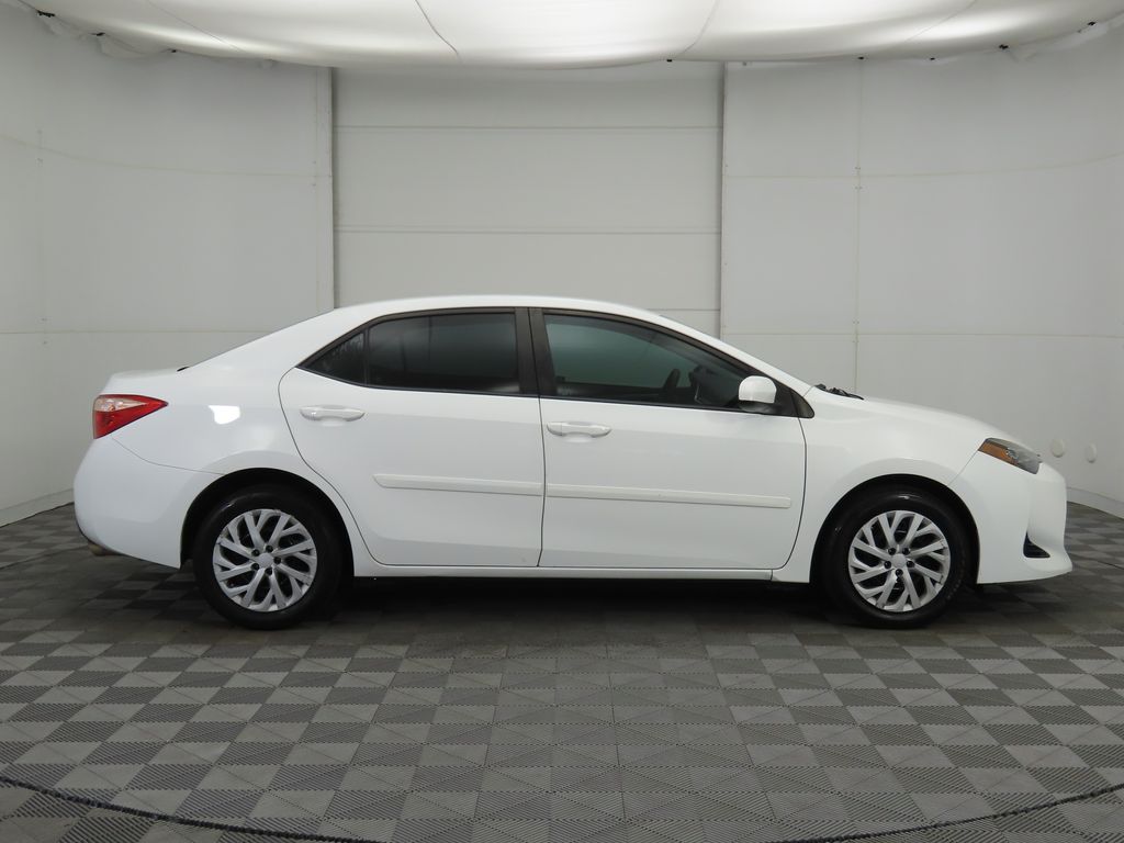 2019 Toyota Corolla LE photo 4