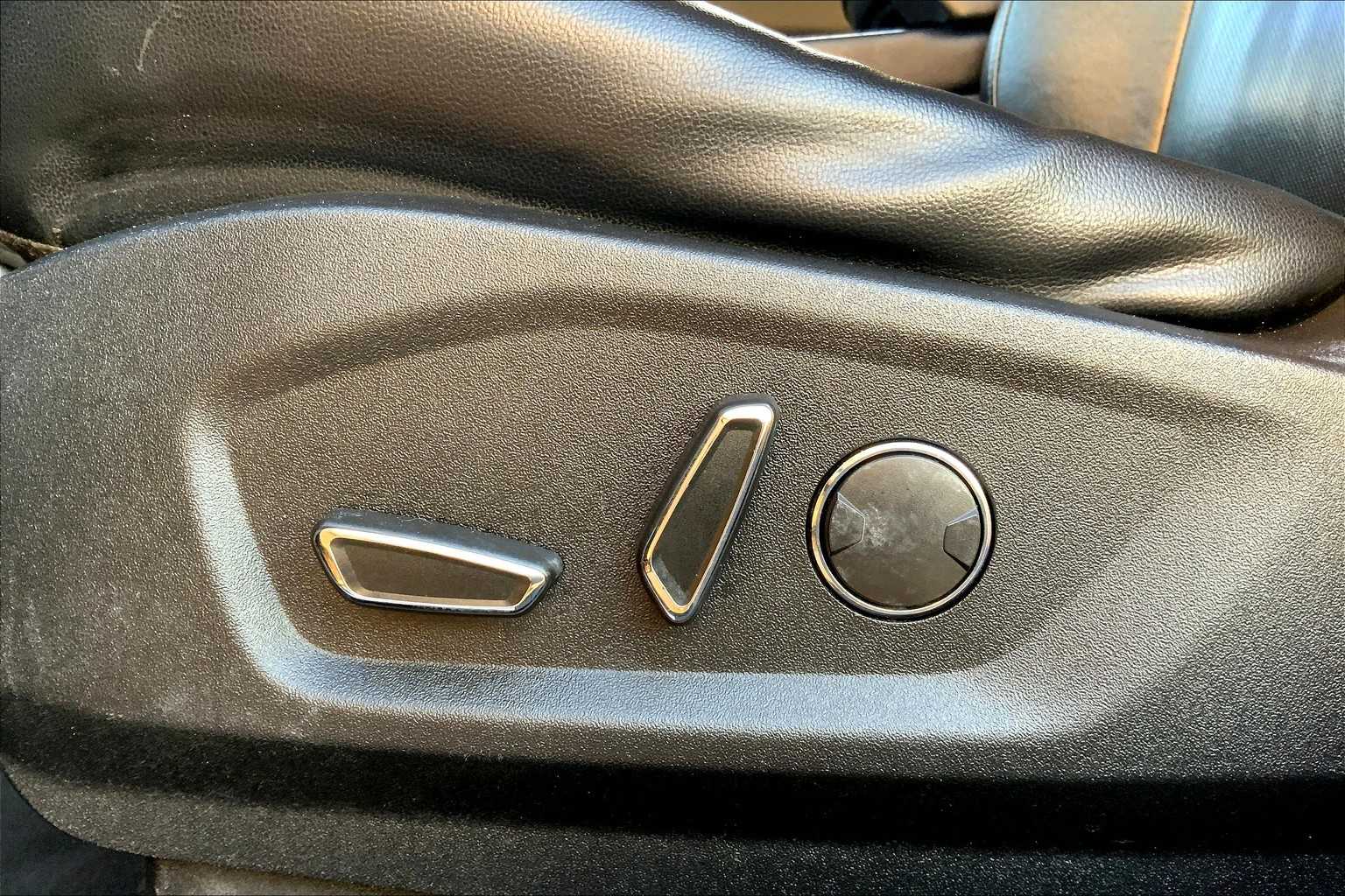 2019 Ford Edge Titanium photo 25