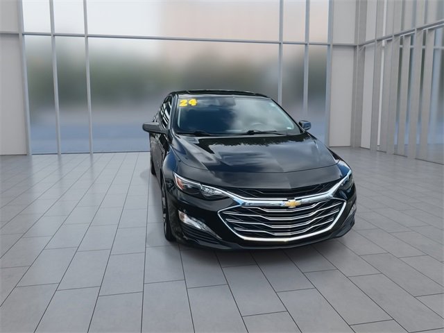2024 Chevrolet Malibu 1LT photo 2