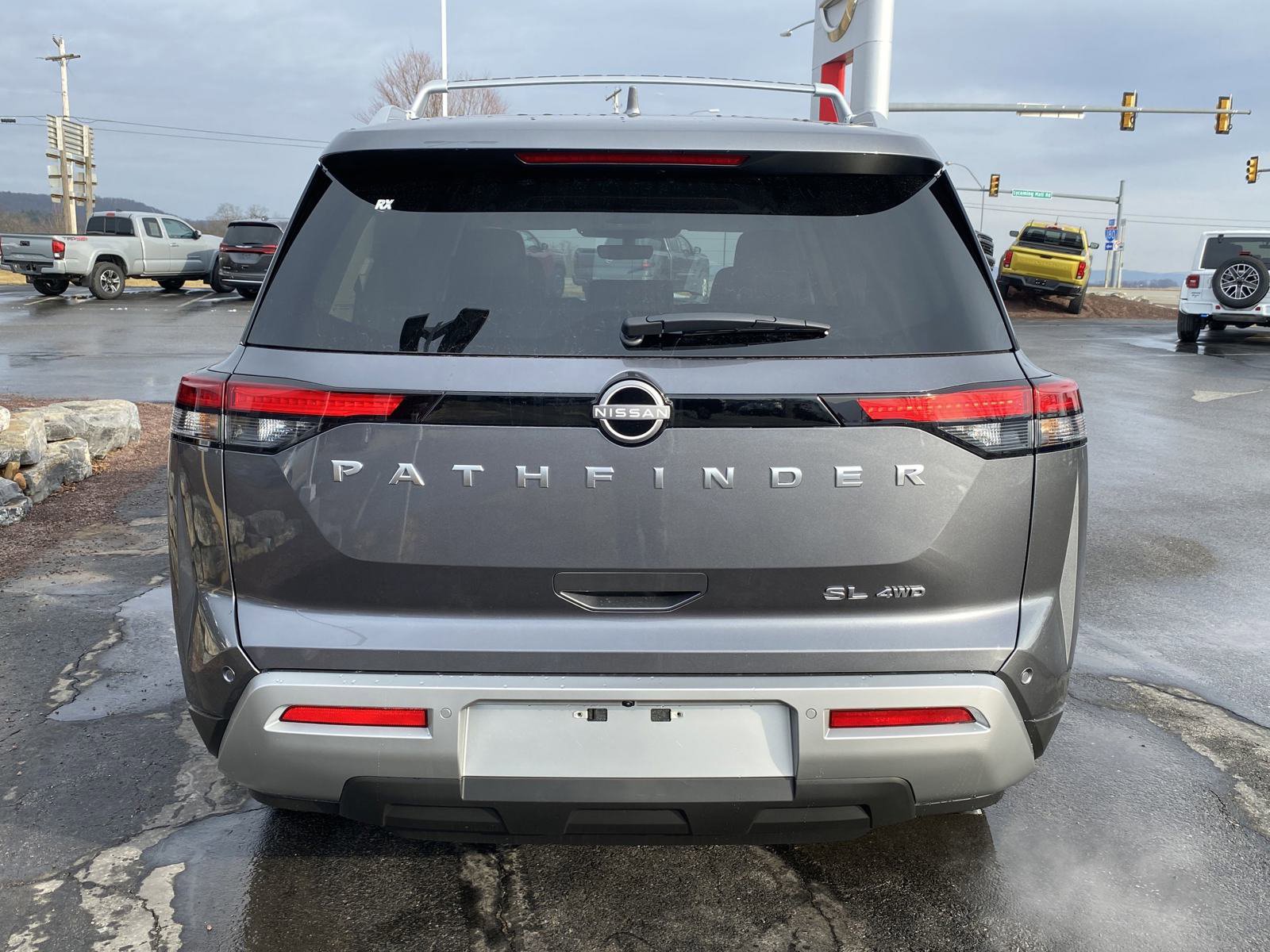 2025 Nissan Pathfinder SL photo 4