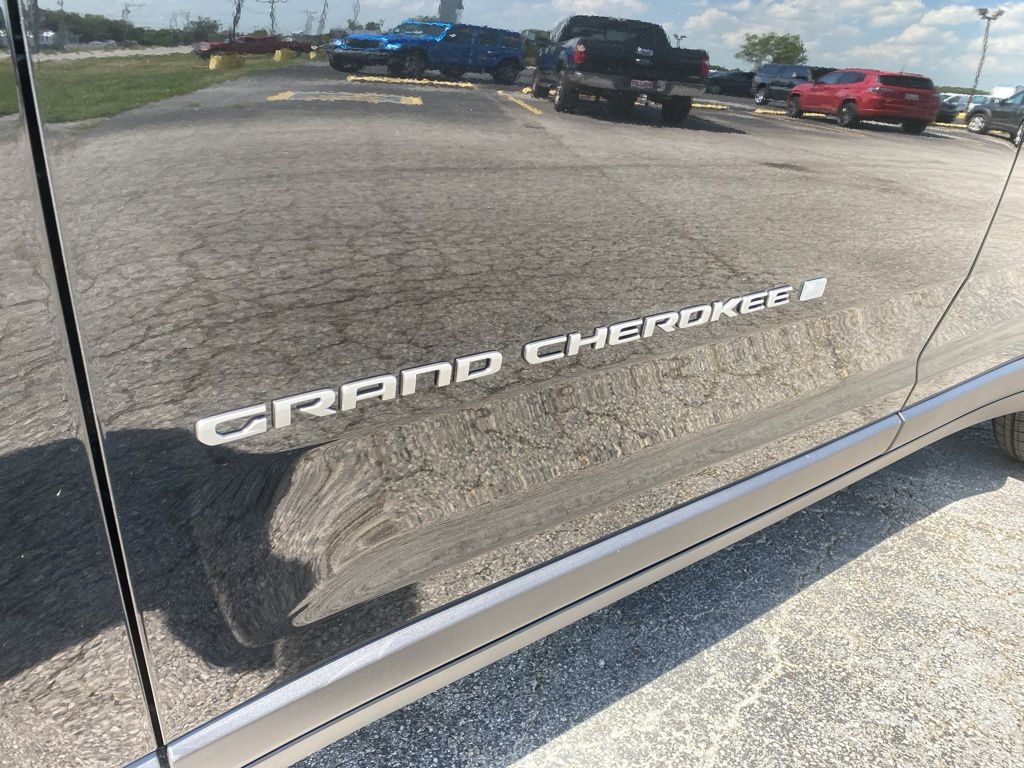 2025 Jeep Grand Cherokee Limited photo 6