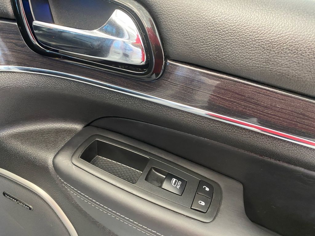 2020 Jeep Grand Cherokee Overland photo 14
