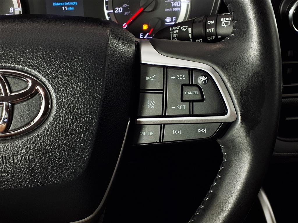 2022 Toyota Highlander LE photo 19