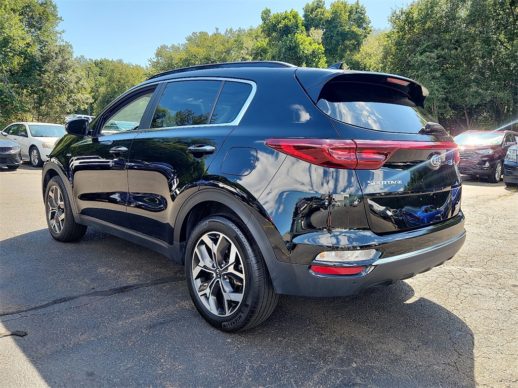 2022 Kia Sportage EX photo 3