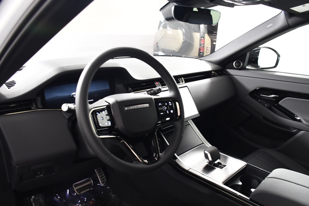 2026 Land Rover Range Rover Evoque Dynamic SE photo 12