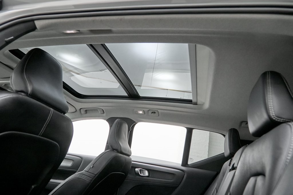 2023 VOLVO XC40 - Image 22