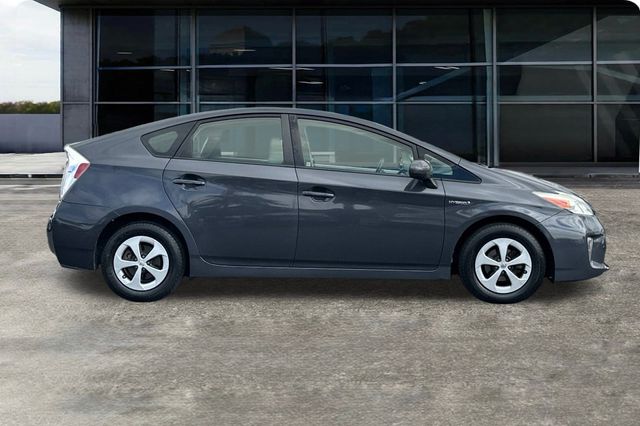 2013 Toyota Prius Two photo 3