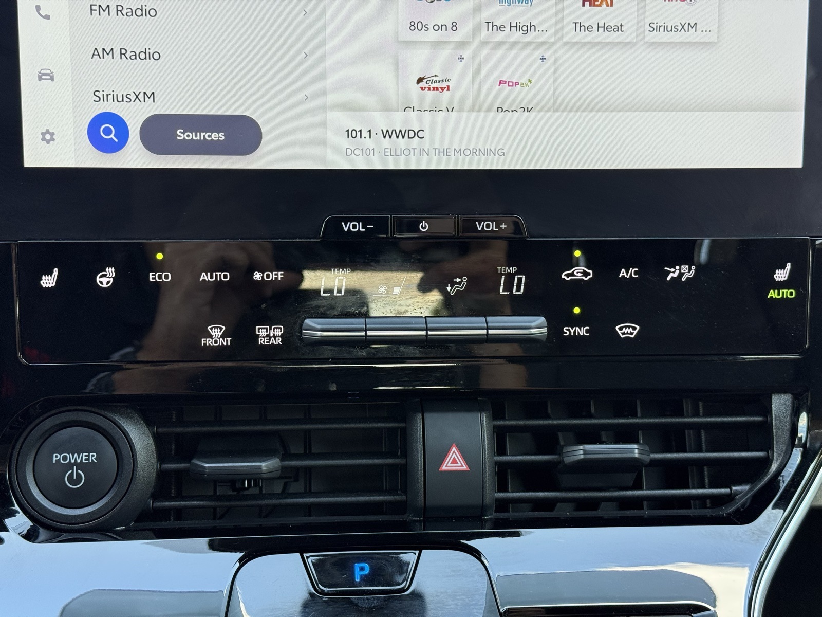 2024 Toyota bZ4X XLE photo 6