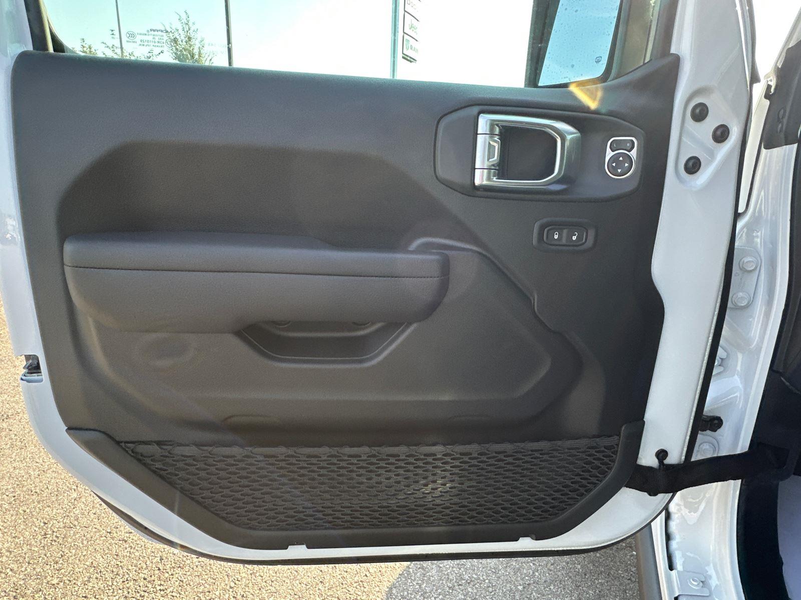 2025 Jeep Wrangler Willys photo 7