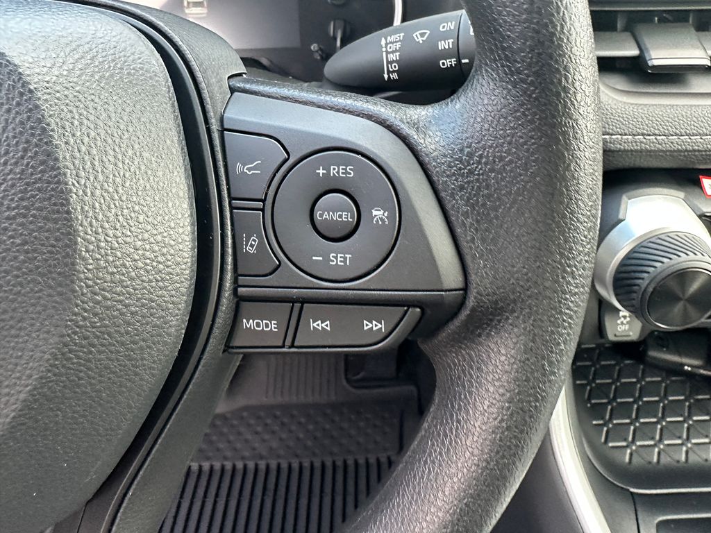 2025 Toyota RAV4 LE photo 20