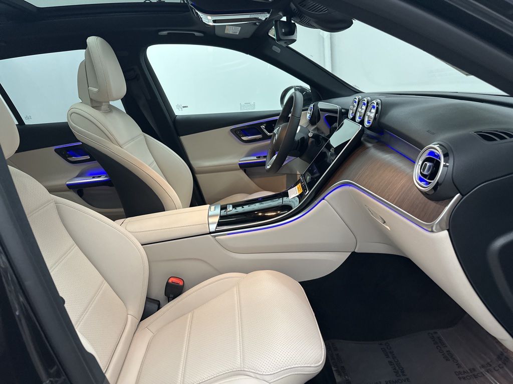 2025 Mercedes Benz GLC 300 photo 23