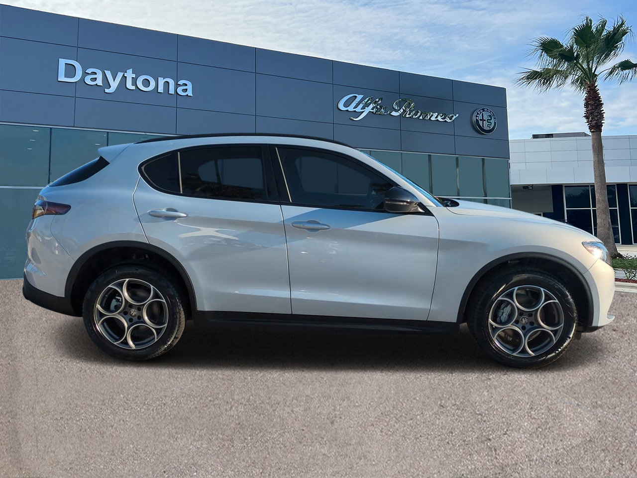 2025 Alfa Romeo Stelvio Sprint photo 2