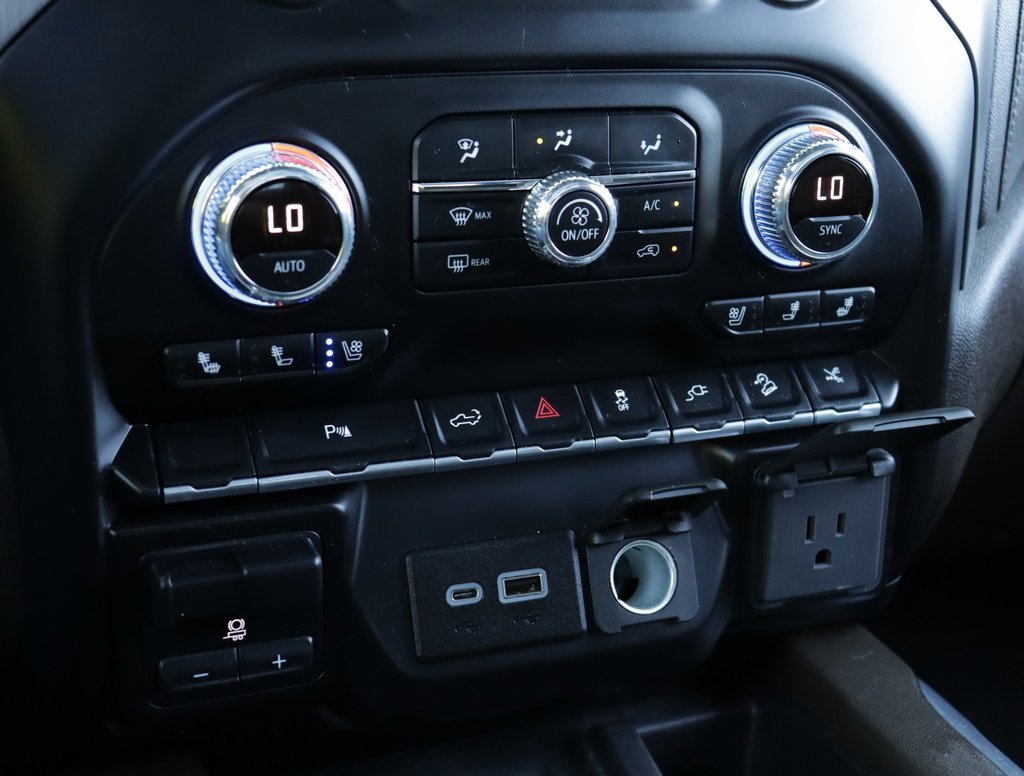 Used 2022 White Frost Tricoat GMC Denali image 17