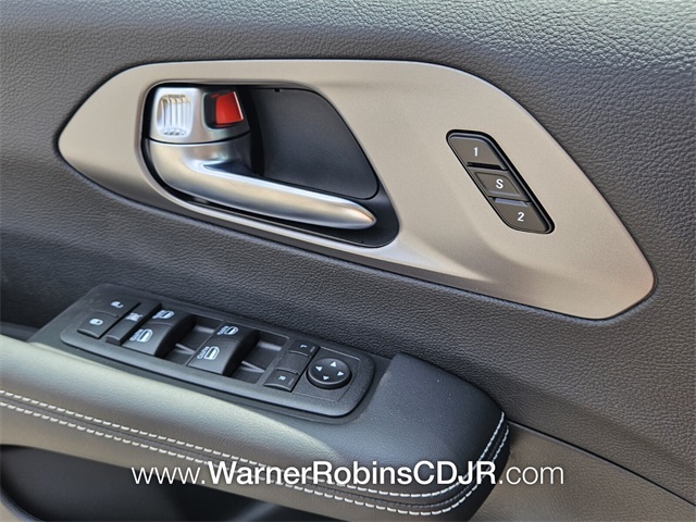 2025 Chrysler Pacifica photo 23