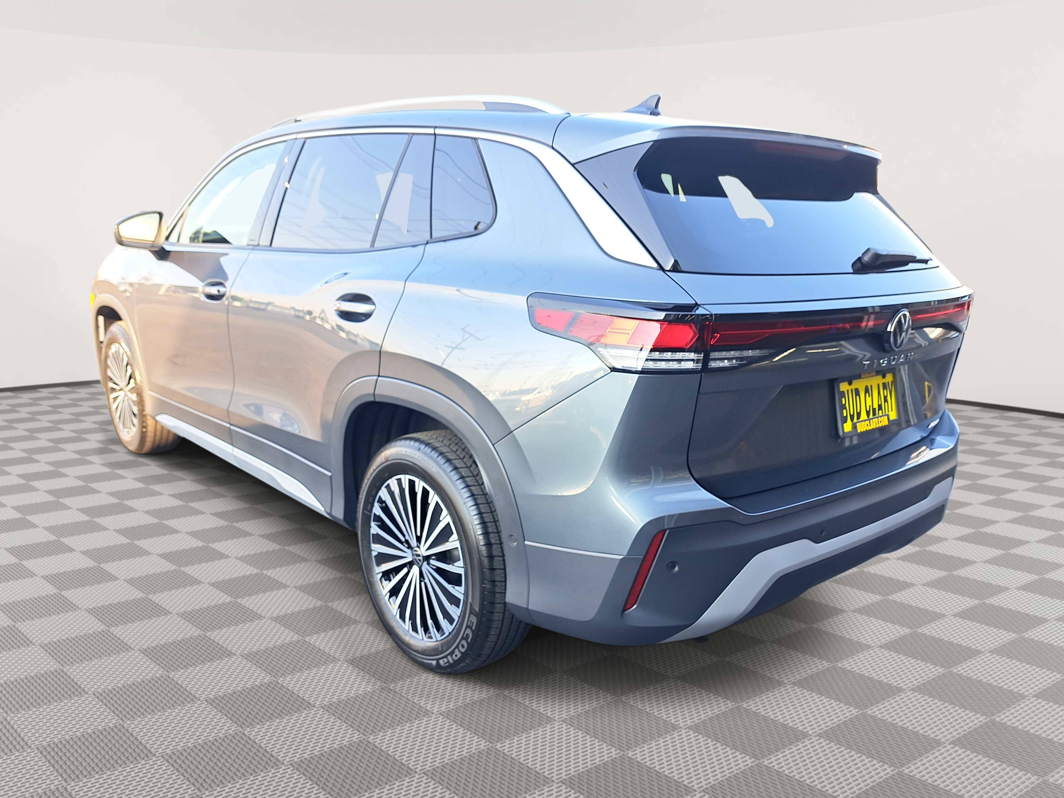 2025 Volkswagen Tiguan S photo 3