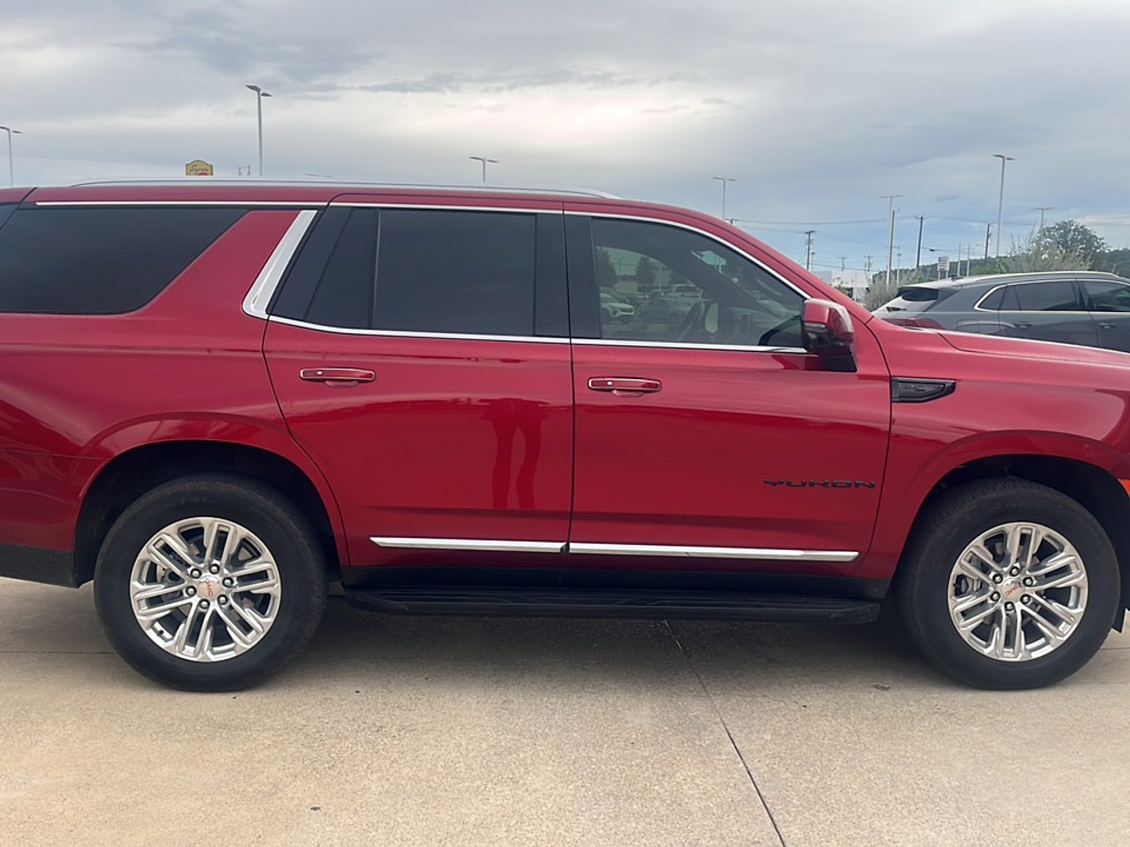 2024 Gmc Yukon SLT photo 3