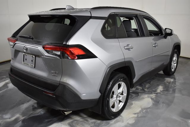 2021 Toyota RAV4 XLE photo 4