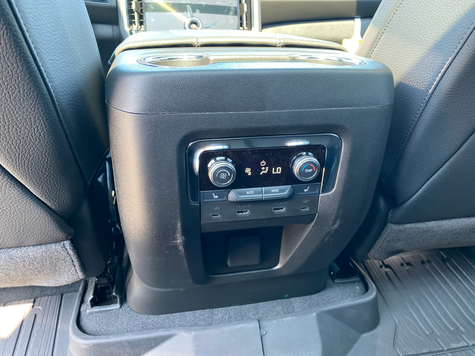 2025 Gmc Yukon Denali photo 31