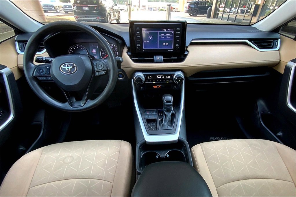 2021 Toyota RAV4 XLE photo 14
