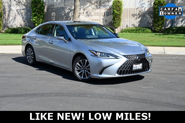 2025 Lexus ES 350's photo