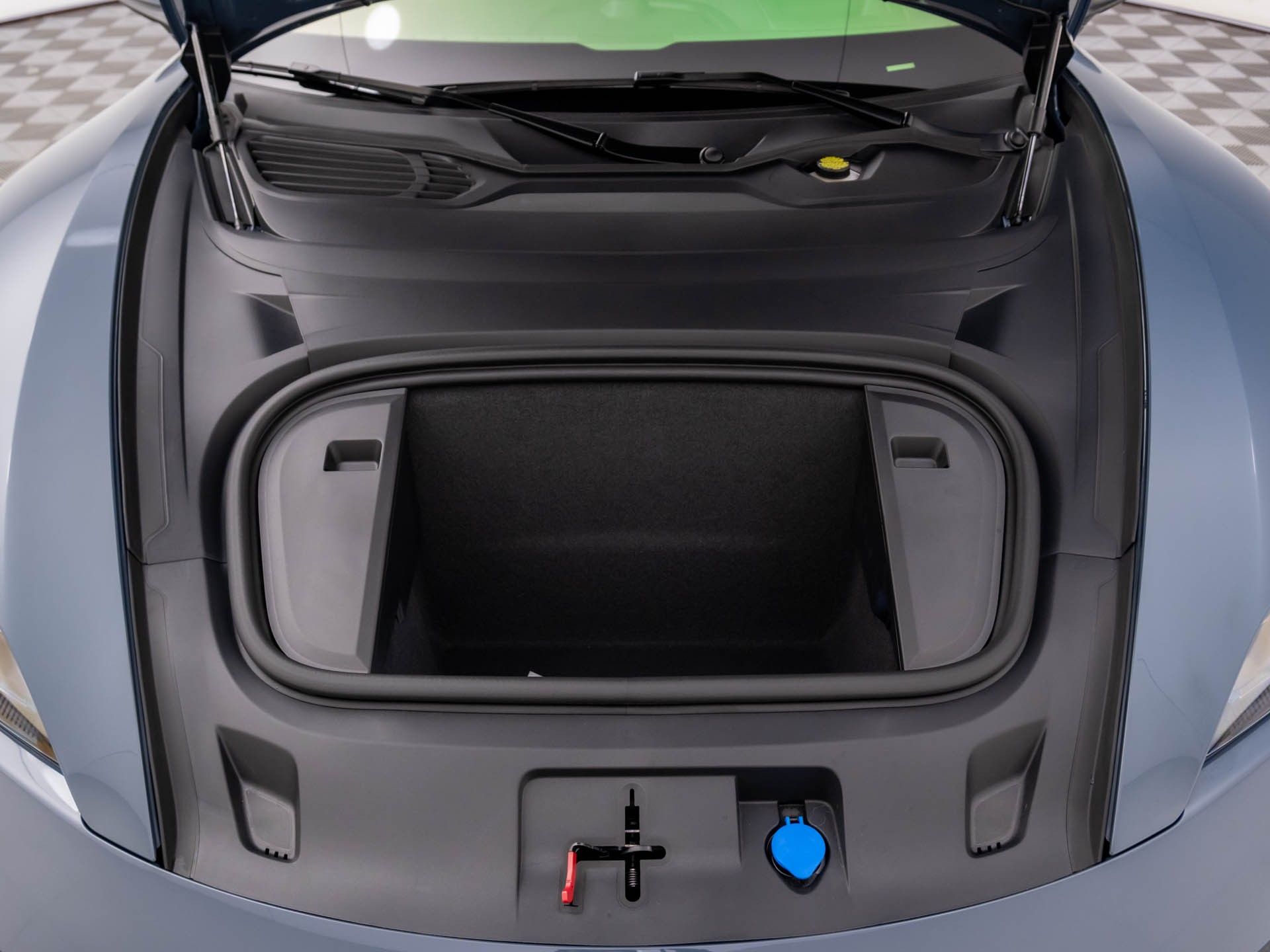 2026 Porsche Taycan 4 photo 27