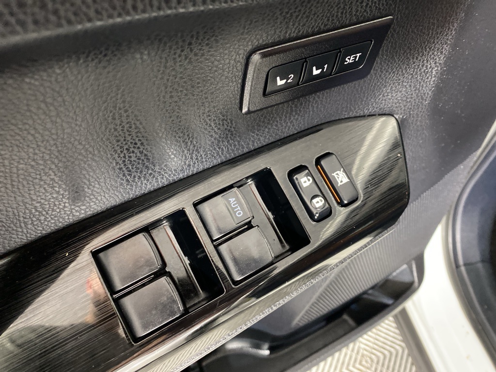 2017 Toyota RAV4 Hybrid Limited photo 12