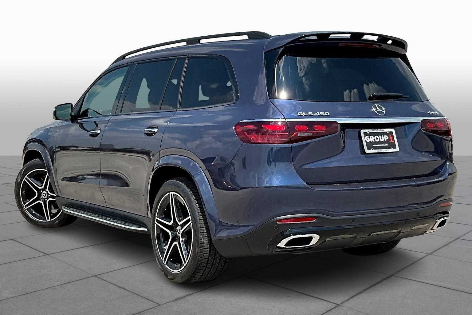 2026 Mercedes Benz GLS 450 4MATIC photo 4