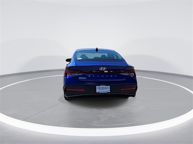 2024 Hyundai Elantra SEL photo 7