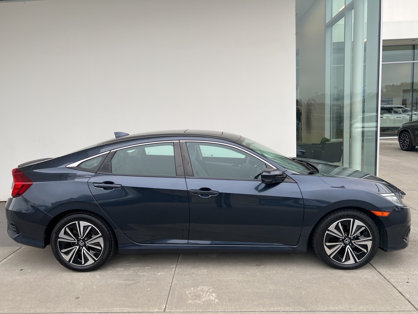 2017 Honda Civic EX-T photo 4