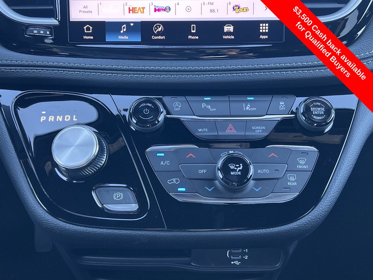 2026 Chrysler Pacifica photo 4