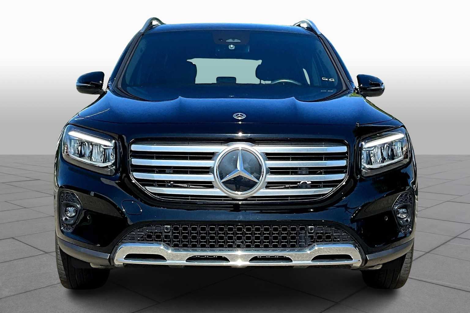 2024 Mercedes Benz GLB 250 photo 3