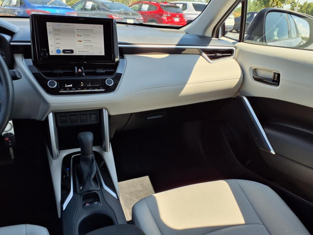 2023 Toyota Corolla Cross L photo 10