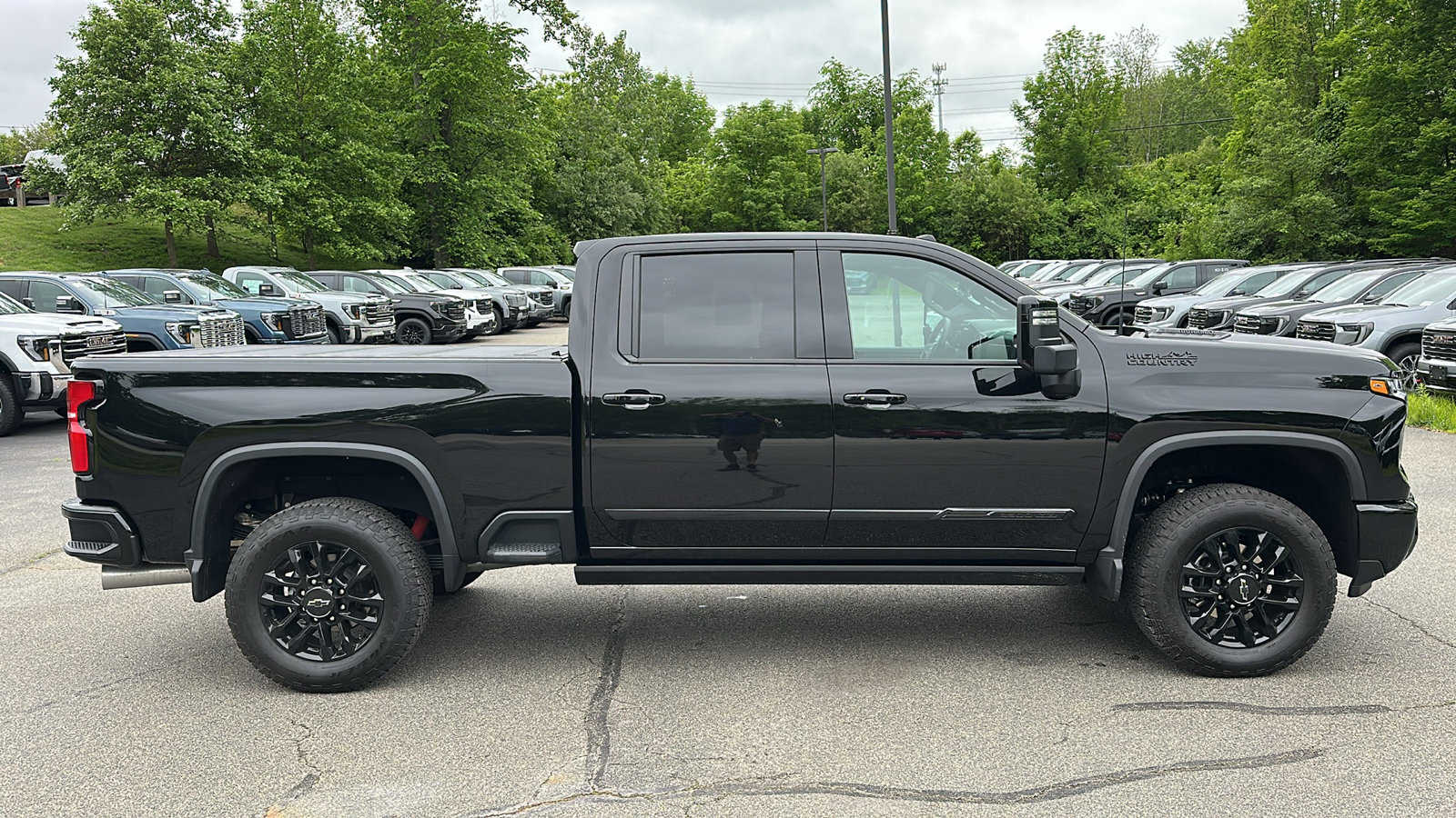 2025 Chevrolet Silverado 3500HD High Country photo 3