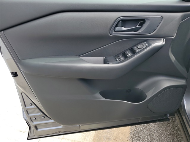 2025 Nissan Rogue S photo 12