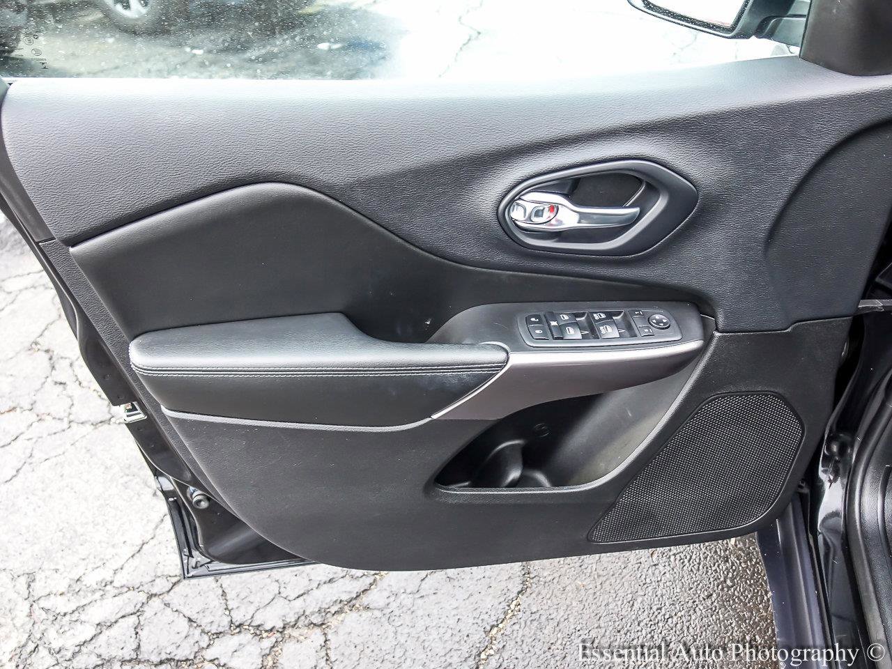 2019 JEEP CHEROKEE - Image 17