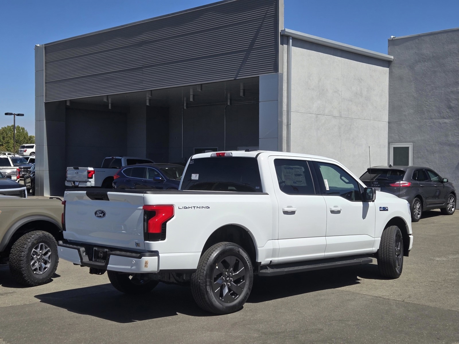 2025 Ford F-150 Lightning photo 4