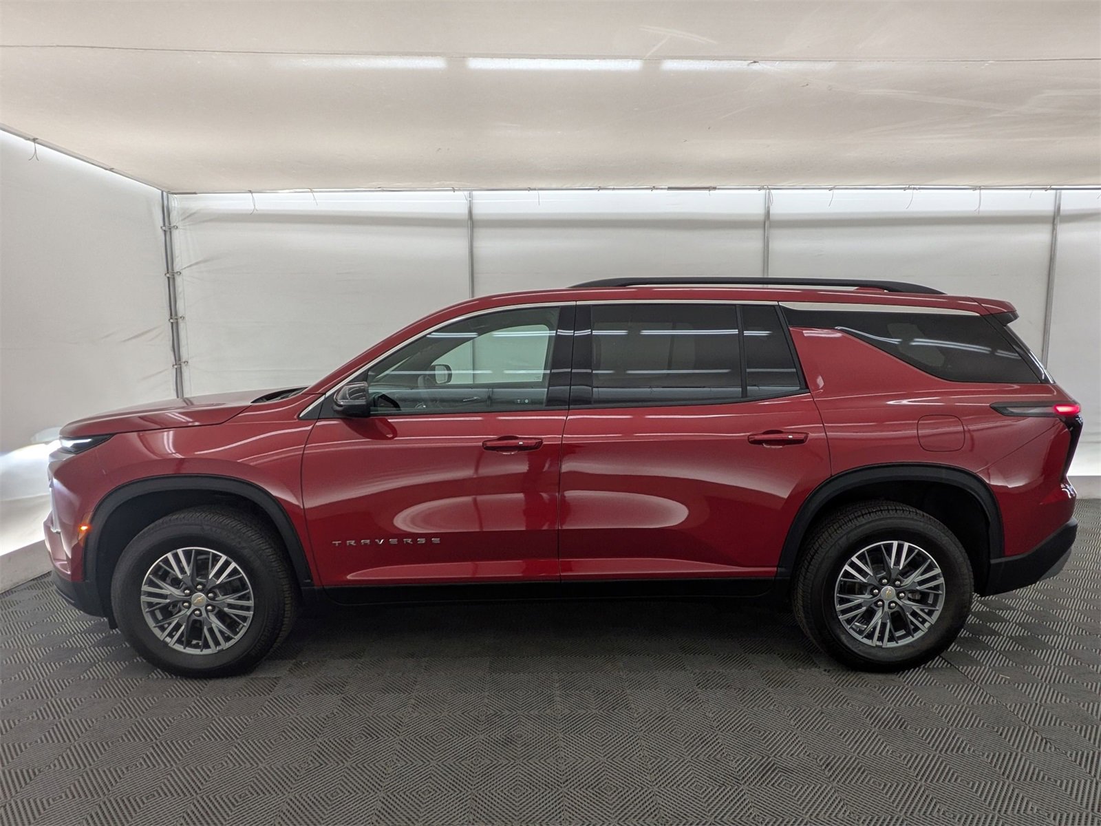 2025 Chevrolet Traverse photo 3