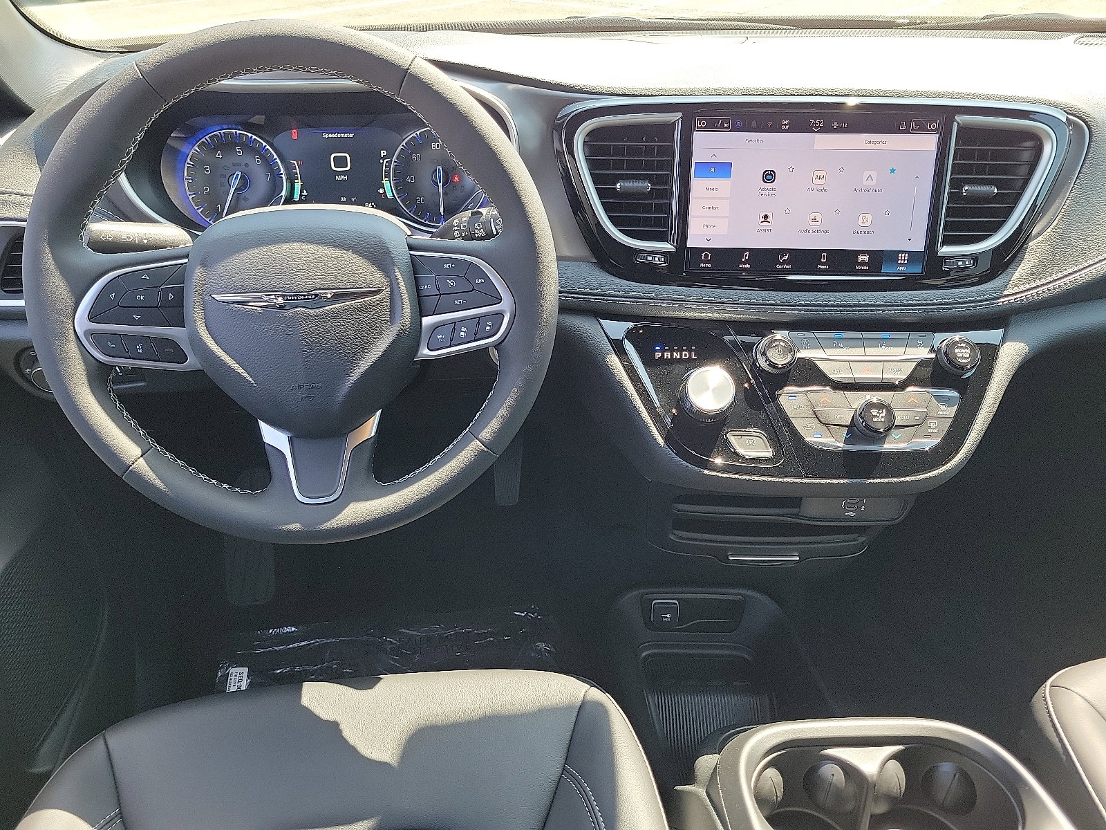 2026 Chrysler Pacifica photo 4