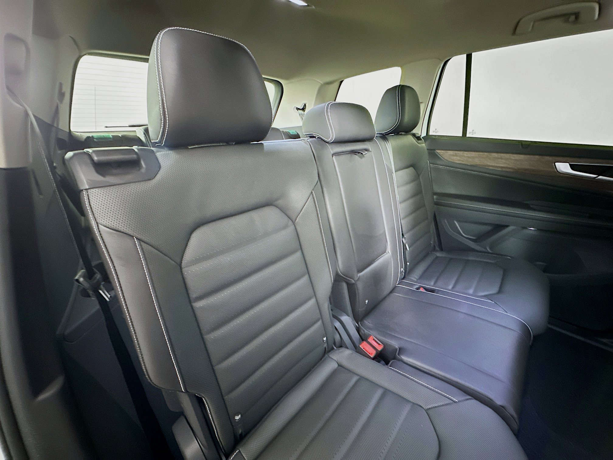 2025 Volkswagen Atlas SEL photo 26