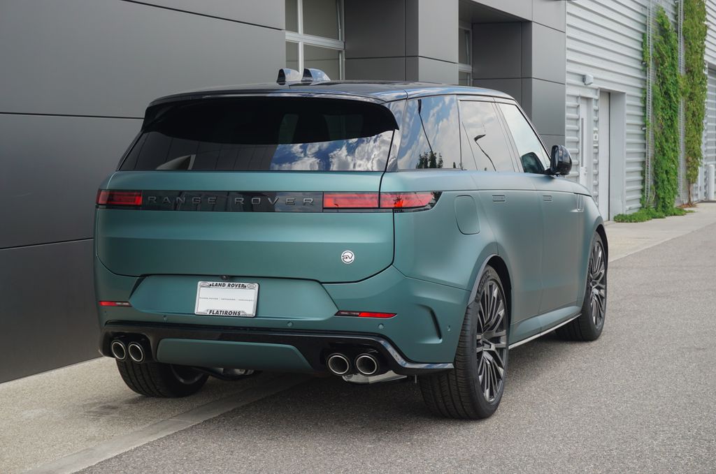 2025 Land Rover Range Rover Sport photo 2