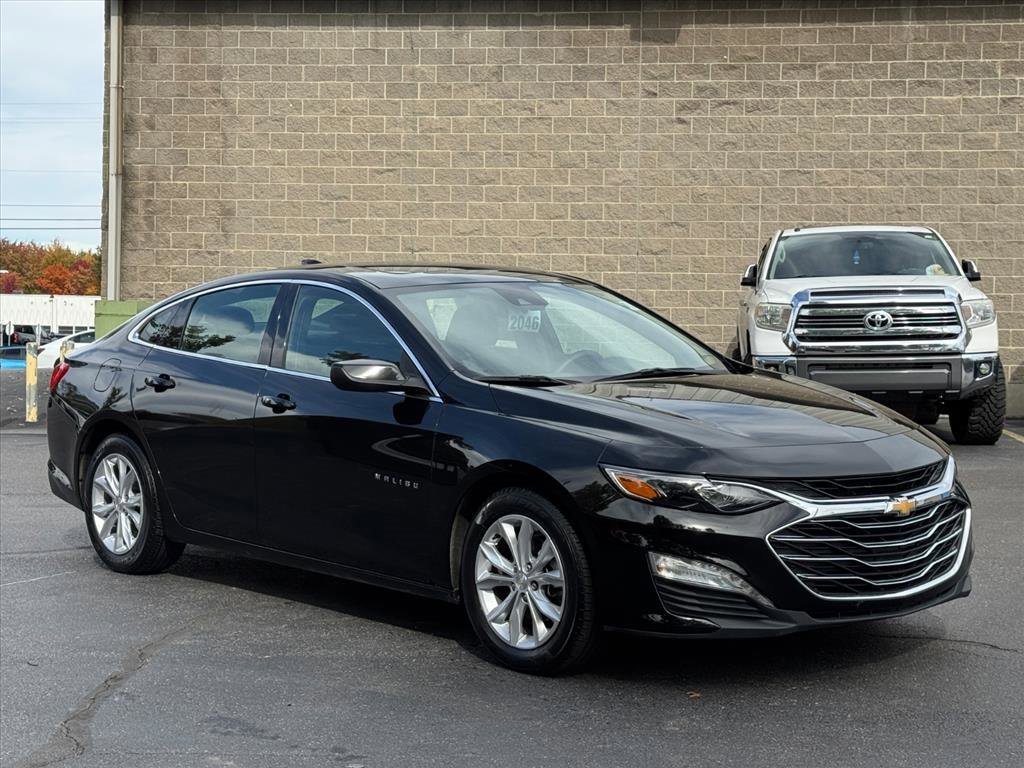 2024 Chevrolet Malibu 1LT photo 2