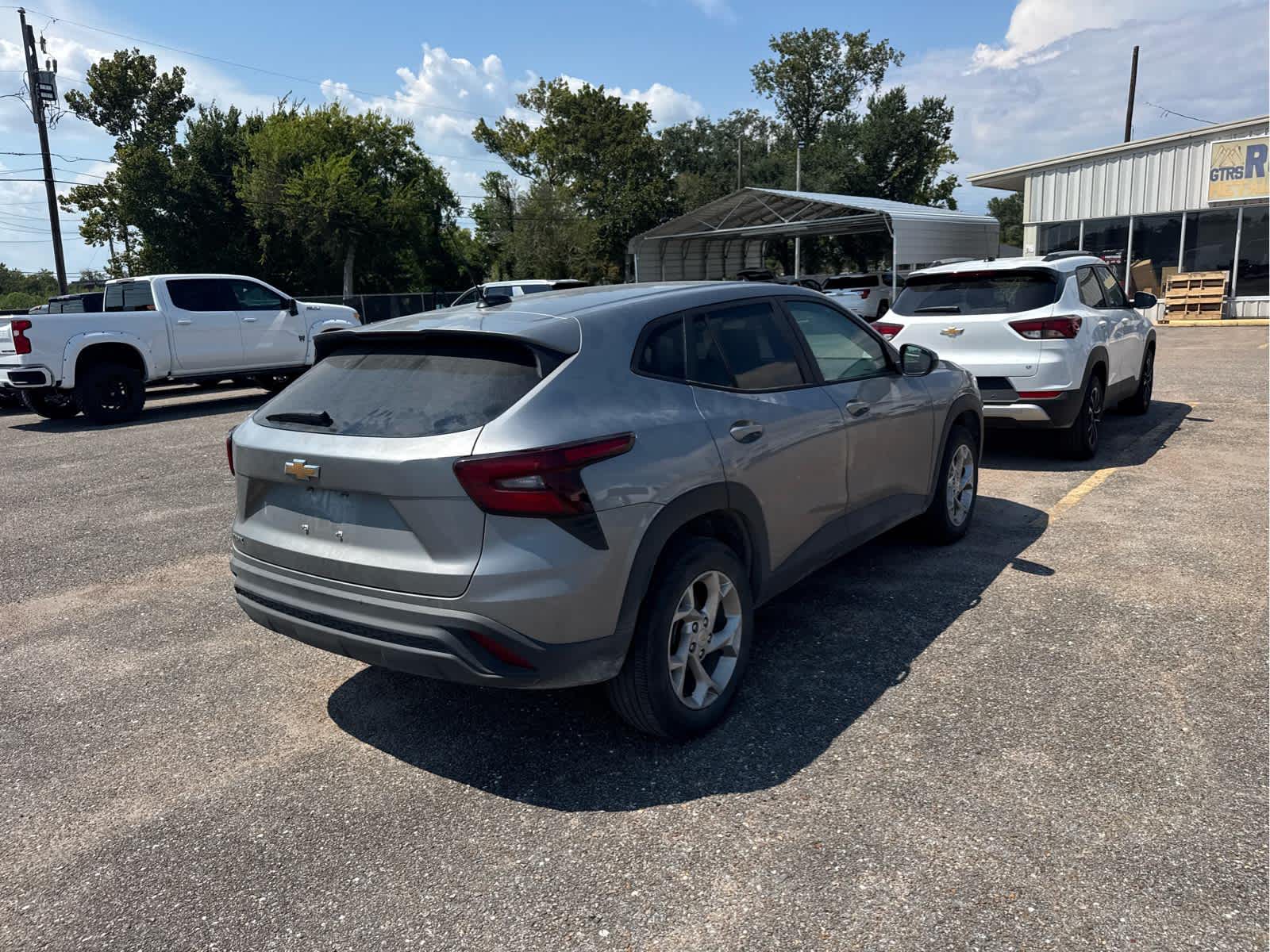 2024 Chevrolet Trax LS photo 4