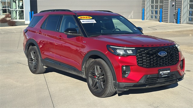 2025 Ford Explorer ST Line's photo