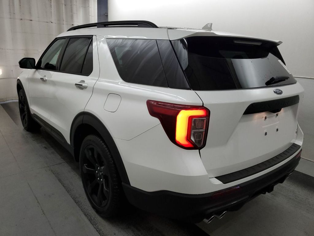 2024 Ford Explorer ST photo 3