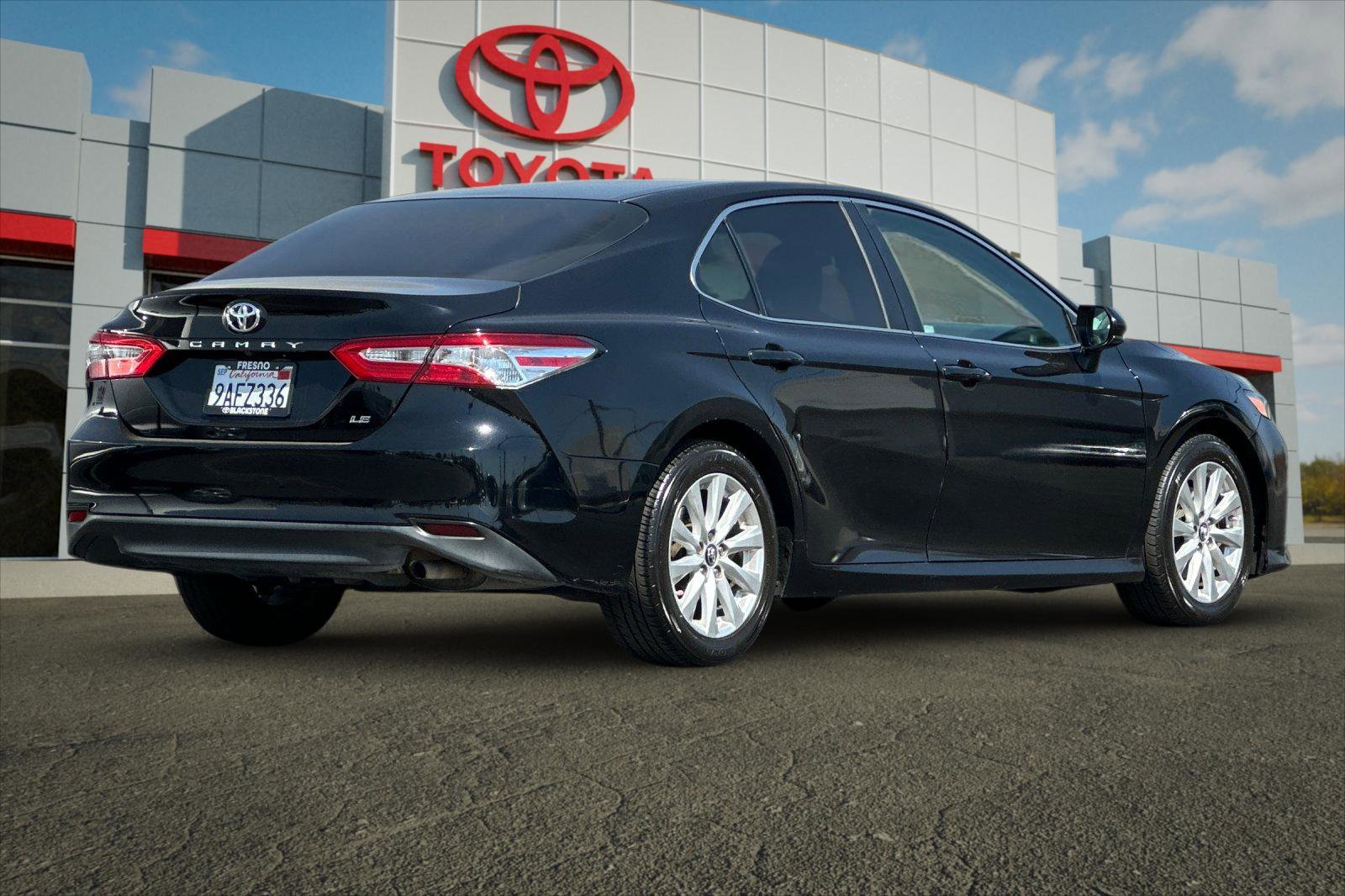 2018 Toyota Camry SE XLE photo 3