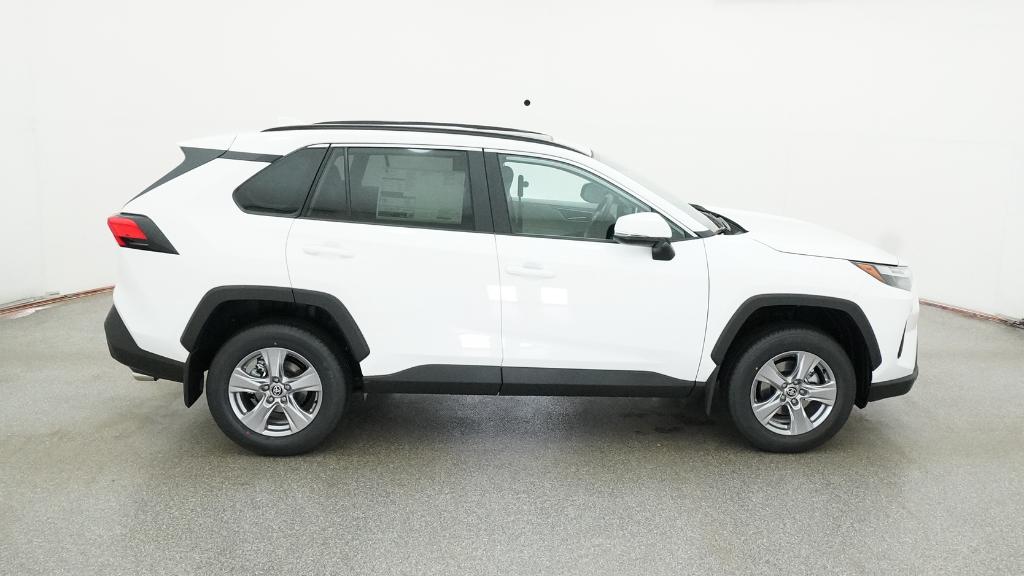 2025 Toyota RAV4 XLE photo 25
