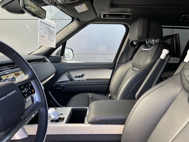 2025 Land Rover Range Rover SV photo 34