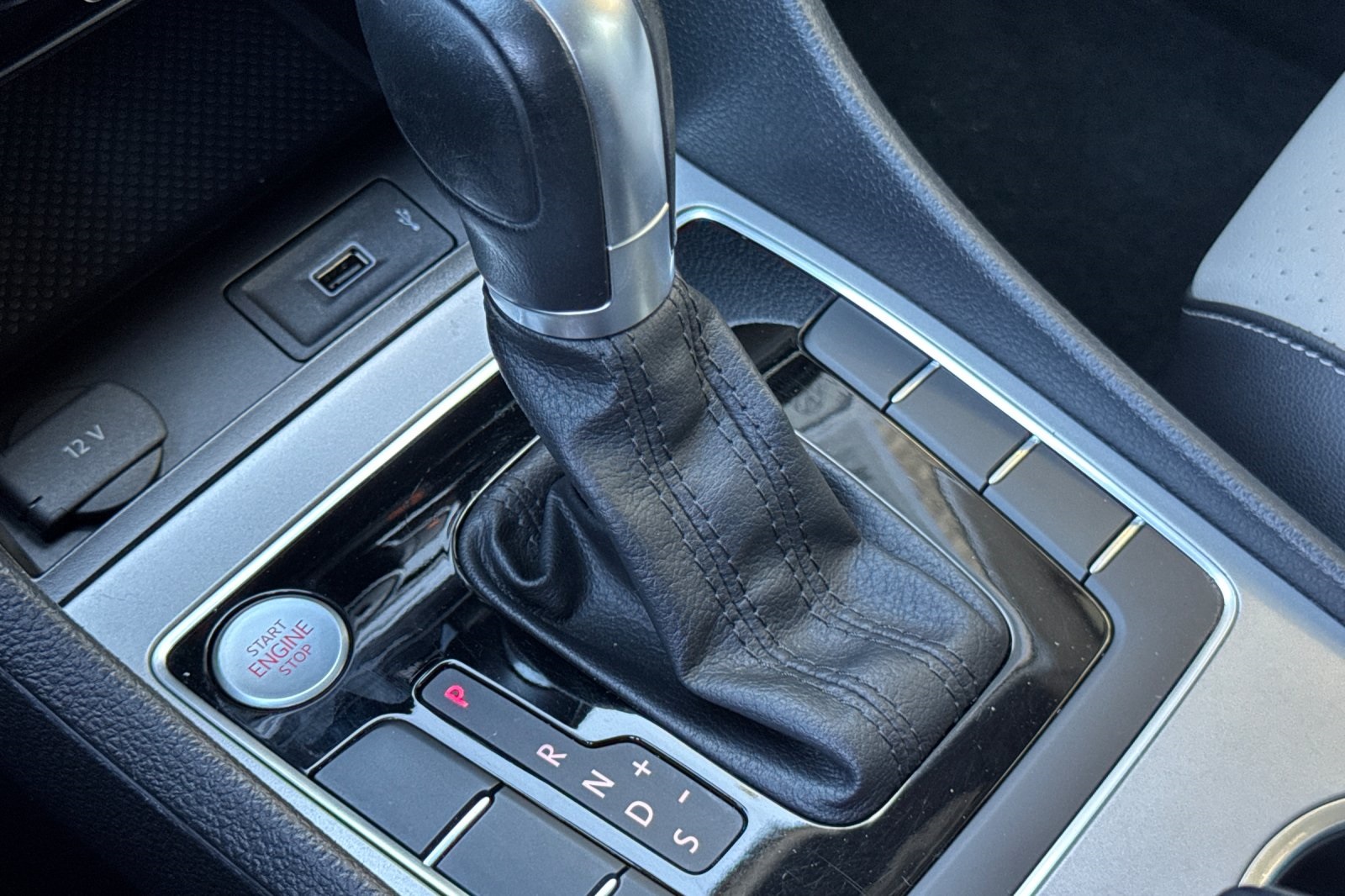 2020 Volkswagen Passat 2.0T R-Line photo 19