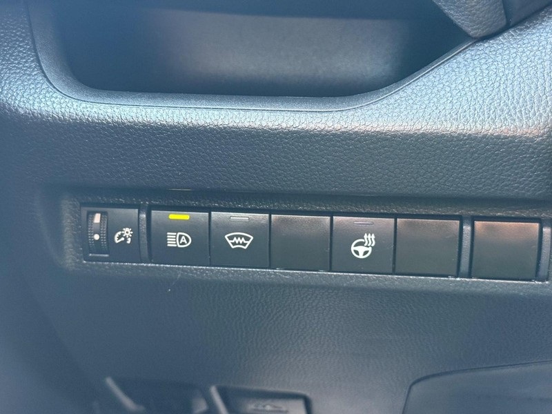 2023 Toyota RAV4 XLE photo 27