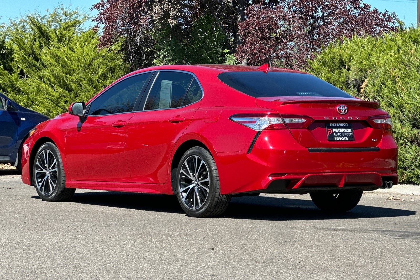 2020 Toyota Camry SE photo 6